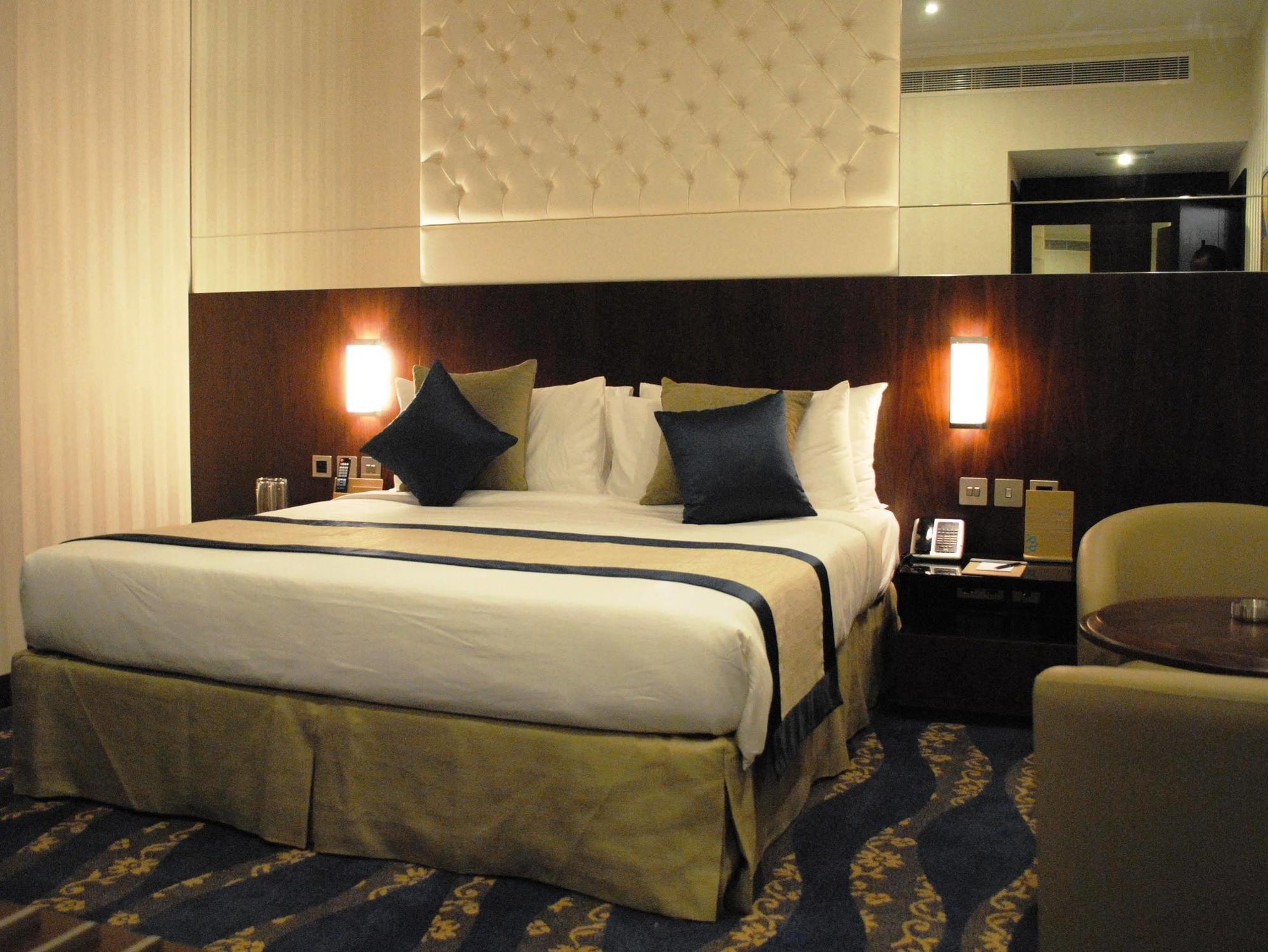 Raviz Center Point Hotel Dubaï Extérieur photo